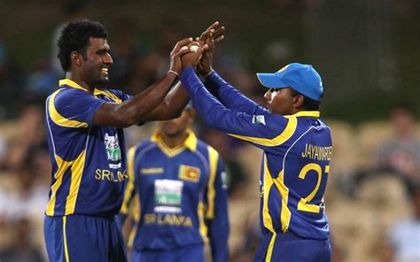 Narangoda liyanaarachchilage thisara chirantha perera,(sinhalese: Mahela Jayawardene congratulates Thisara Perera on being ...