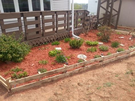 This collection of garden edging ideas will help you define garden borders, highlight an area, add texture and dress up your landscape. 20 Cheap, Creative and Modern Garden Edging Ideas