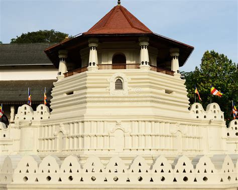 Temple Of The Tooth Kandy Sri Lanka Stock Photo Image Of Kandy