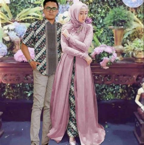 Batik dan brokat bisa kamu kombinasikan. Batik Couple Model Baju Gamis Batik Kombinasi Brokat Terbaru