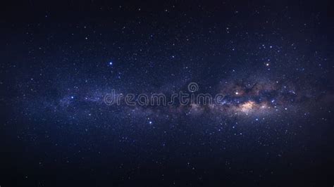 Di Panorama La Galassia Della Via Lattea Chiaramente Con Le Stelle E Lo
