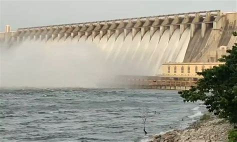 22 Gates Of Nagarjuna Sagar Dam Lifted By Project Officials