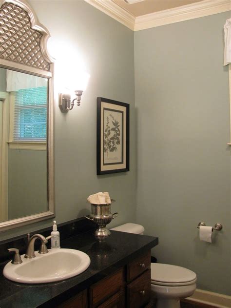 Though it may seem counterintuitive to have a simple color be awarded that distinction, it's a versatile, neutral color and can be used in so many different settings that it's worth celebrating it. Silvermist sherwin Williams | Small apartment bathroom ...