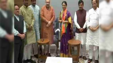 Telangana Congress Leader D K Aruna Defects To Bjp Will Likely Contest From Mahbubnagar Lok