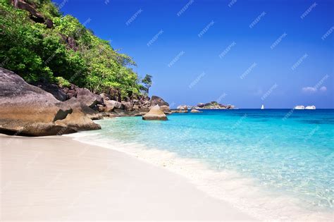 Premium Photo Tropical White Sand Beach Arainst Blue Sky Similan
