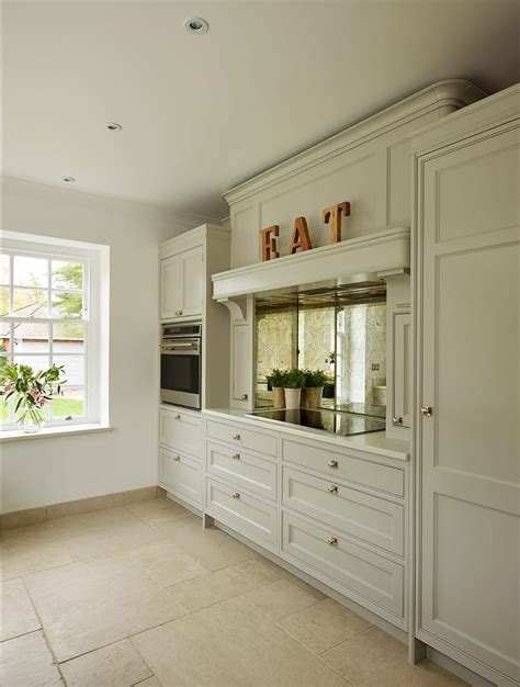 These wipeable surfaces are placed on the wall behind the hob and/or sink in order to catch any water or food debris that splashes up while cooking, therefore preventing the walls from getting dirty, stained, or. Kitchen Splashbacks: What Options Are There and How Do You ...