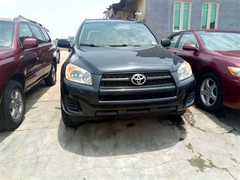 Which is bigger RAV4 or Pilot?