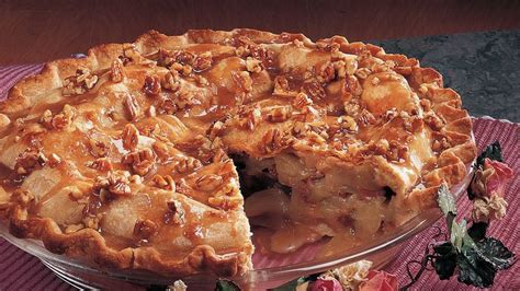 But we did end up using red apples instead of green ones because that's all that we had on. Apple Praline Pie | Recipe | Food recipes, Apple pie recipes, Food