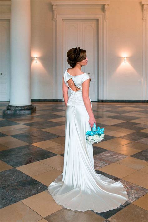 In der grösse 1 verkauft man sein hochzeitskleid von tiffany rose, das. Tiffany Hochzeit Inspiration | Tiffany hochzeit, Kleid ...