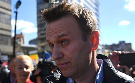 Алексей навальный вернулся в россию. Навального задержали в подъезде его дома в Москве ...