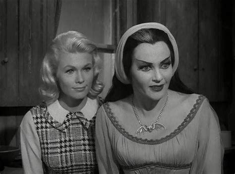 Marilyn And Lily Munster Lily Munster Yvonne De Carlo The Munster