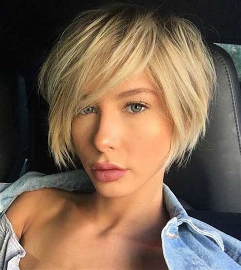 Whether you have naturally fine hair, or have noticed your hair thinning over time, choosing the right short hairstyle to make your locks look their best can 'however, avoid having your hair too textured or cut into, as this can make it look thinner.' here are some of our favourite short haircuts for fine or. 2018 Trend Short Haircuts for Fine Hair | Short Hairstyles ...