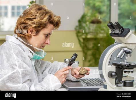 Geologist Examining A Rock Hi Res Stock Photography And Images Alamy