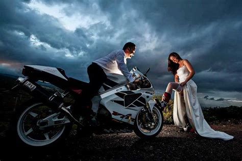 Además ofrecemos tres años de garantía en todos. Son tendencia las bodas con los novios subidos a una moto ...