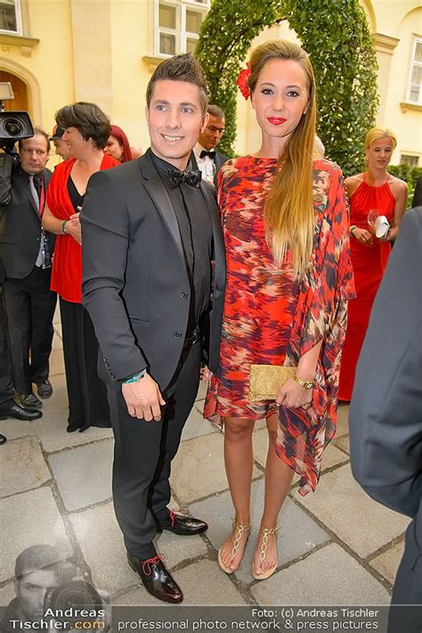 Beat feuz lebt mit seiner freundin, der ehemaligen österreichischen skirennfahrerin katrin triendl (* 1987), in oberperfuss bei innsbruck. Lifeball Galadinner - Hofburg - Sa 31.05.2014