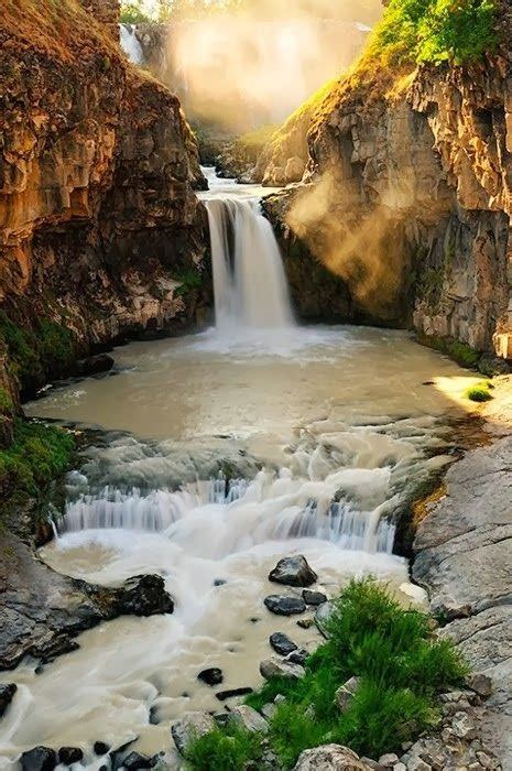 15 Of The Most Picturesque Waterfalls In The World