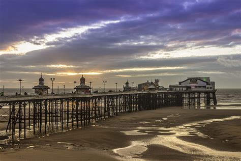 Blackpool ücretsiz otopark i̇mkanına sahip oteller. Blackpool North Pier Photograph by Paul Madden