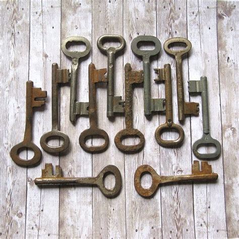 12 Vintage Skeleton Keys Old Fashioned Keys Large Metal Etsy Old