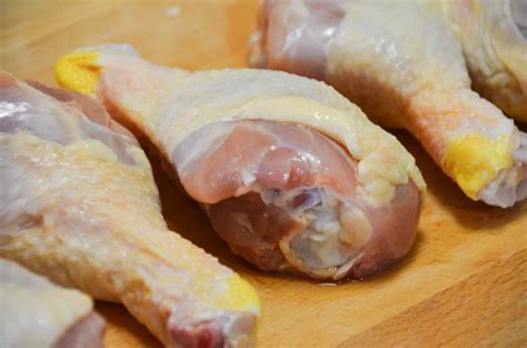 In this case, it's safe to eat, but for the best taste, trim away and discard the white parts. How to Tell If Raw Chicken Has Gone Bad
