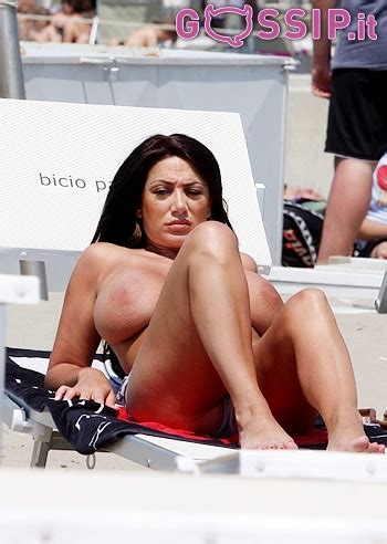 Marika Fruscio Topless In Spiaggia Milano Marittima Settembre Hot Sex
