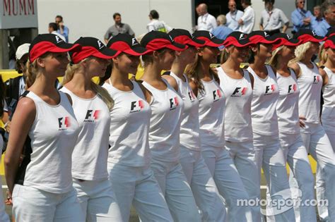 Chicas De Parrilla At Gp De Europa F1 Fotos