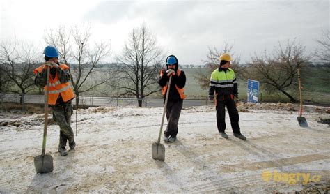 Pauza Na Přemýšlení Stavba V Jenči Prosíme Zouvejte Se Job