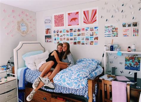 A trip to the tailor might be pricey, but is so worth it when it comes to a timeless piece like this. girls dorm, vsco room, bright room (With images) | Dorm room designs, Dorm room inspiration ...