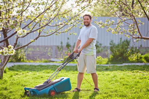 When To Stop Mowing Your Lawn In The Fall Backyard Boss