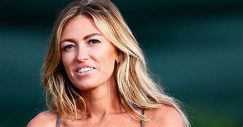 Paulina Gretzky Perfects Her Golf Skills In Super Cute Outfit Huffpost Style