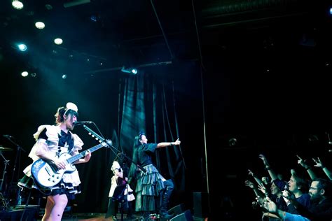 【海外で活躍する日本のバンド】メイド姿の5人組・band maidの勢いがすごい ニューヨーク便利帳