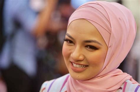 Neelofa kata statement hans tu diputar belitkan. "Saya Dan Hans Akan Sentiasa Menjadi Kawan" - Neelofa ...
