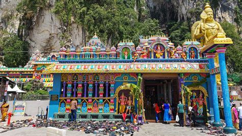 Batu caves in short also referred as 10th caves or hill for lord muruga as there are six important holy shrines in india and four more in malaysia. Die Batu Caves - ein Ausflug von Kuala Lumpur