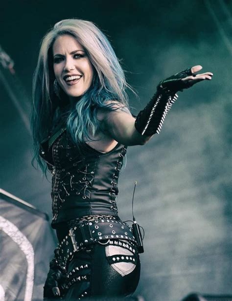 Alissa White Gluz Protagonizará Película Sobre Vampire Metal Band