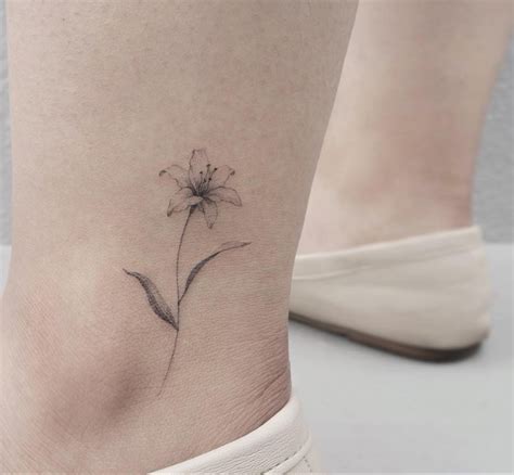 49 Beautiful Small Floral Tattoo Ideas For Womam Page 36 Of 49 Lily