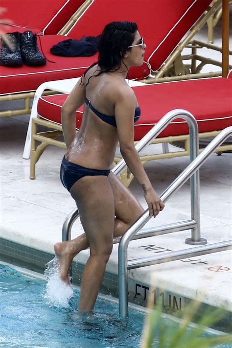 Priyanka Chopra In Bikini At Her Hotel Pool In Miami 05 12 2017 Hawtcelebs