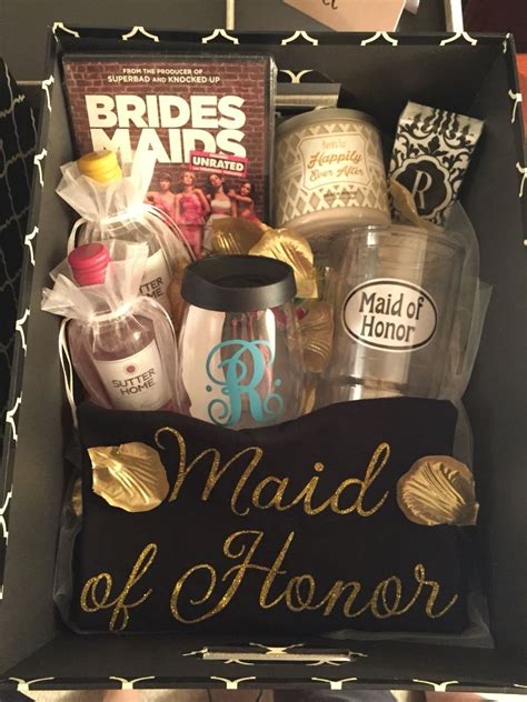 We've compiled a collection of gifts including personalized tote bags, initial necklaces, bridesmaid robes and more that your bridesmaids will love from the garter girl. Unique bridesmaid gifts ideas to show your love 14 | Gifts ...