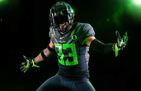 Look Ducks Unveil Uniform Combination For Rivalry Game Vs Oregon