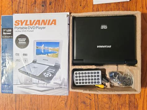 Sylvania Portable Dvd Player Sdvd7015 7 Inch Screen W W Charger