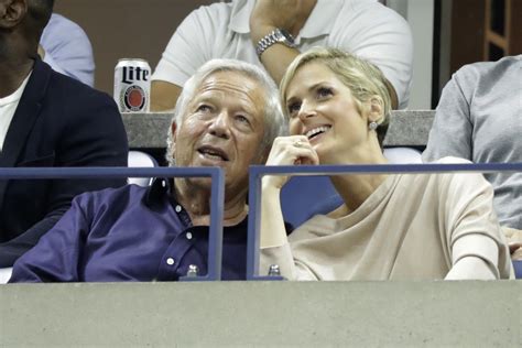 Patriots Owner Robert Kraft 80 Gets Engaged To Woman Nearly Half His Age