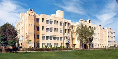 Sree narayana college, nattika is a government aided college in nattika, thrissur district of kerala, india. BCOM colleges in Vaniyampara Thrissur - CAKART