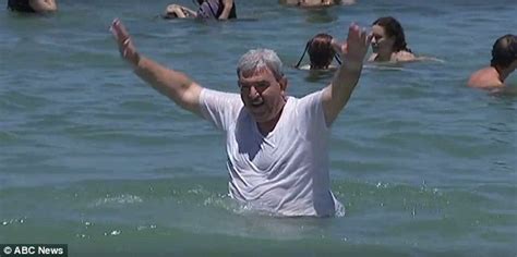Syria And Iraq Refugees Swim At Australian Beach Daily Mail Online