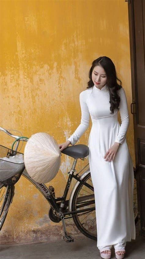 thiếu nữ áo dài trắng nón lá và xe đạp vietnamese traditional dress vietnamese dress