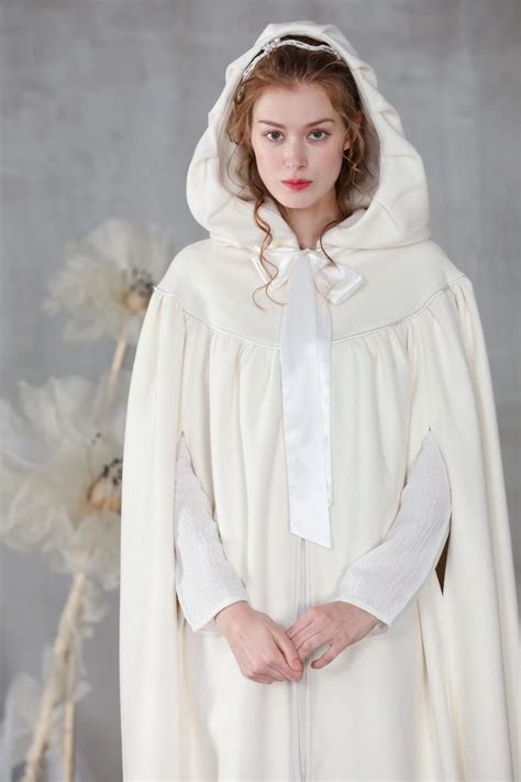 White Wool Cloak Maxi Wedding Cloak Hooded Cloak White Etsy 日本