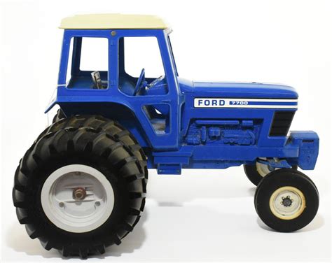 112 Ford 7700 Tractor W Duals Daltons Farm Toys