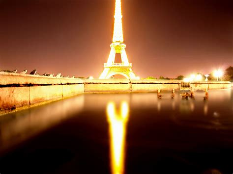 Eiffel Tower Lighting Up At Night Eiffel Tower At Night Eiffel Tower