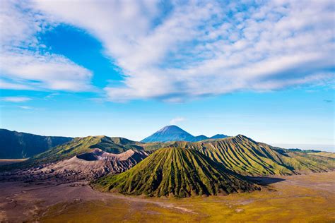 Jelajah banyuwangi dari ujung utara hingga selatan, memang tak habis dalam sehari, banyak sekali destinasi yang mempesona dan menarik untuk kita kunjungi. mount-bromo-volcanoes-in-bromo-tengger-semeru-national-park-east-java-indonesia | Tropical ...