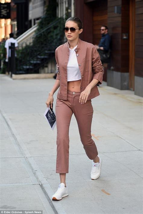 Gigi Hadid Flaunts Ripped Abs In Midriff Baring Shirt In New York Gigi Hadid Outfits Hadid