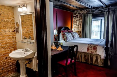 Romantic Getaway Hotel For Couples In Quebec Weekend Getaways Honeymoon Packages