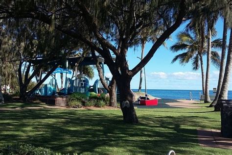 A woman taking orders at a seafood stall. Things To Do In Bundaberg With Kids | Brisbane Kids