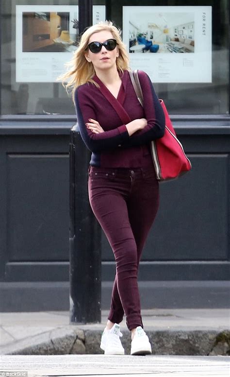 Countdowns Rachel Riley Covers Up In Maroon Daily Mail Online